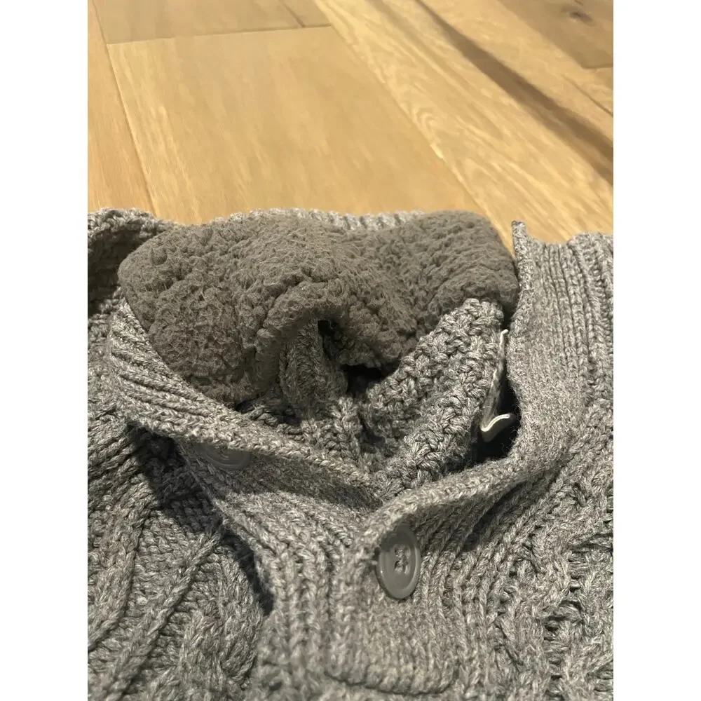 GAP Gray Knit Sweater with Fleece Collar – Size Medium